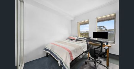 Beautiful apartment in a Leafy Park-side Location - Photo 3