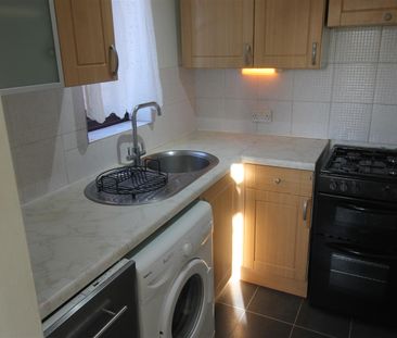 Cairnside, High Wycombe - Photo 3