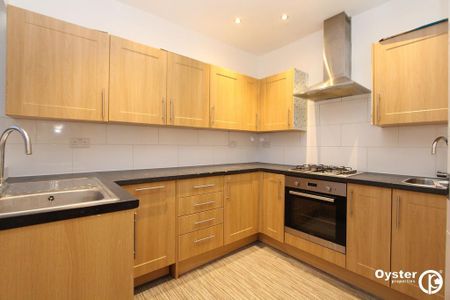 3 bedroom flat to rent - Photo 4