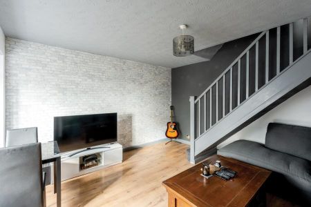 2 bedroom end of terrace house to rent - Photo 5