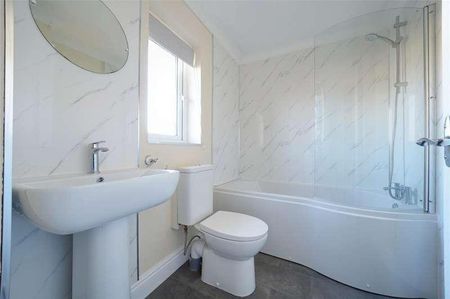 Falcon Way, Beck Row, Bury St Edmunds, Suffolk, IP28 - Photo 2