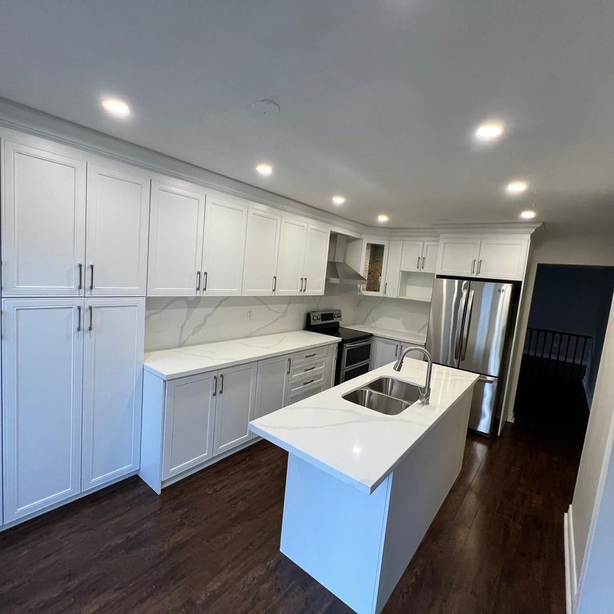 For Lease - 6045 Grossbeak Drive, Mississauga, Ontario - Photo 1