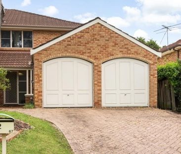 Three bedroom duplex in sought after location! - Photo 4