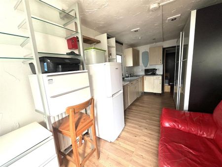 Studio to rent - Photo 3