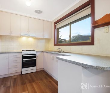NEAT & LOW-MAINTENANCE TOWNHOUSE IN QUIET COURT - Photo 3