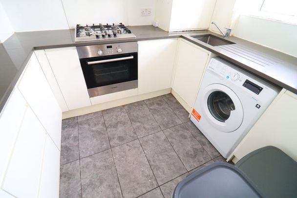 Room in a Shared Flat, Bulwer St, W12 - Photo 1