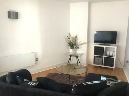 2 bedroom flat to rent - Photo 2