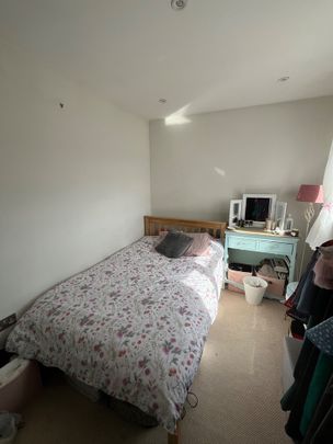 Room in a Shared Flat, Greyhound Lane, SW16 - Photo 1