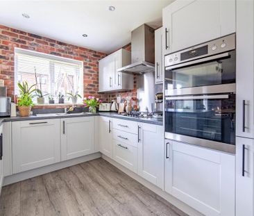 4 bedroom detached house to rent - Photo 6