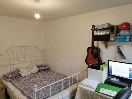 3 bedroom end of terrace house to rent - Photo 5