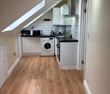 Room in a Shared House, Norbury Crescent, SW16 - Photo 3