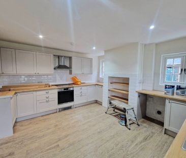 3 bedroom semi-detached house to rent - Photo 6