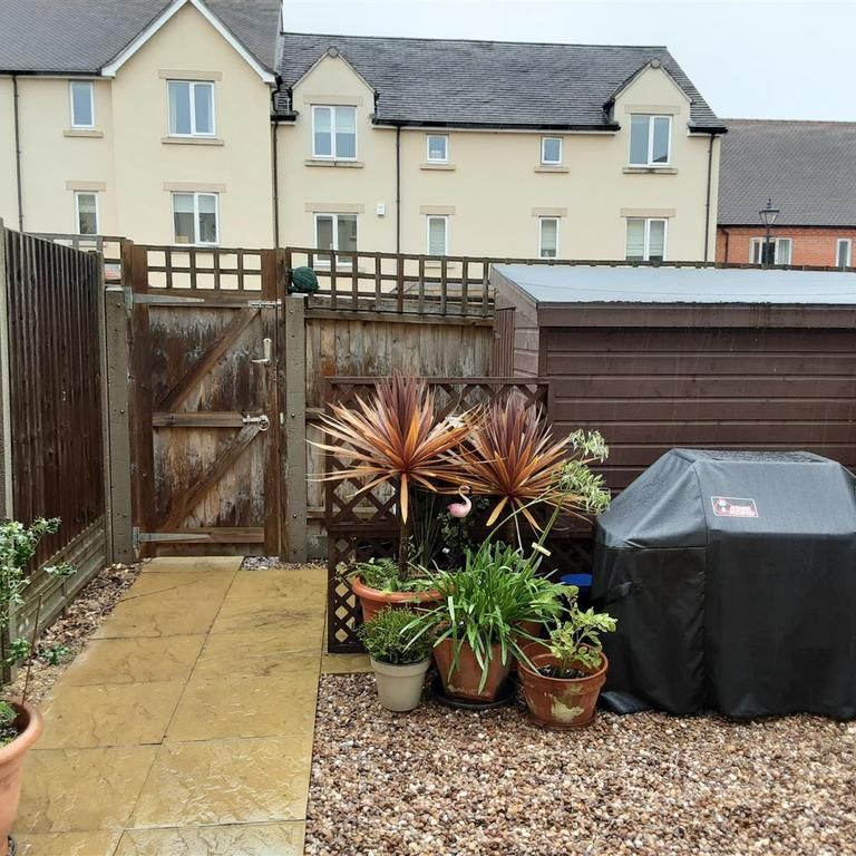 3 bedroom terraced house to rent - Photo 1