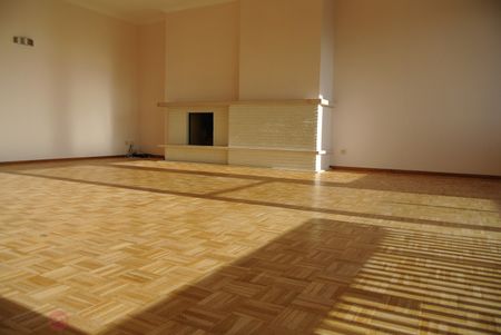 Centraal maar rustig gelegen appartement met drie slaapkamers - Foto 2