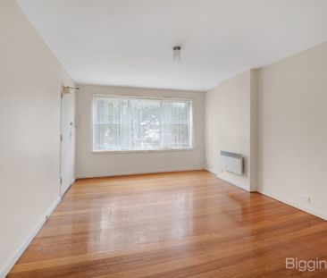 Freshly Painted Ground Floor Unit in Prime Maribyrnong Location - Photo 1