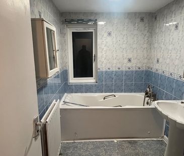 4 Bed Semi-Detached House, Coppetts Close, N12 - Photo 6