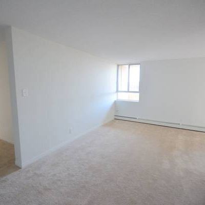 Large 2 Bedroom Apartment with Balcony - Hunt Club & Uplands - Photo 1