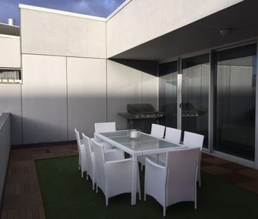 Inner City Living. 2 Carparks. Partly Furnished! - Photo 1