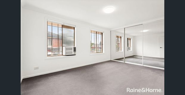 Renovated 2-Bedroom Townhouse in Prime Miranda Location - Photo 1