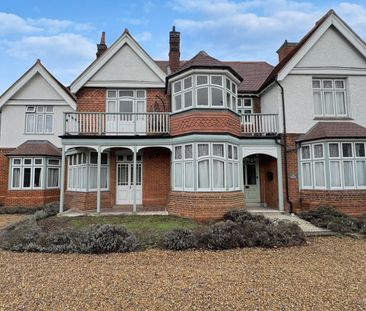 The Beeches, Woking, Surrey, GU22 - Photo 2