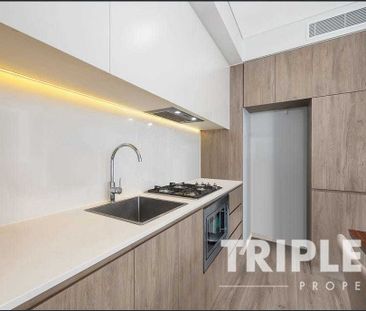 FURNISHED Stylish 1-Bedroom Apartment in the Popular Botanica Estate - Photo 5