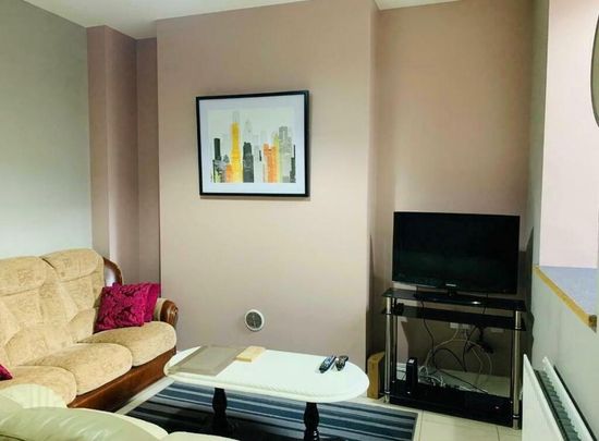 Duncairn Gardens, Room 1, R2 & R5. All Utiliity Bills Included, Belfast, BT15 2GN - Photo 1