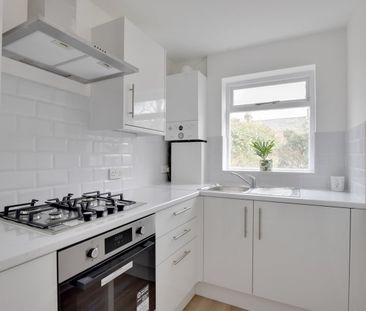 2 Bed Flat, Hither Green Lane, SE13 - Photo 6