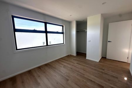 BRAND NEW TOWNHOUSE IN HAMPTON PARK! - Photo 4