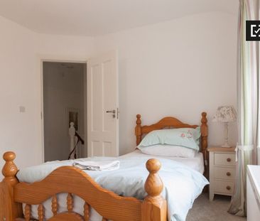 Simple single room to rent in Walkinstown, Dublin. - Photo 4