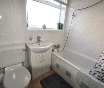 2 bedroom semi-detached bungalow to rent - Photo 6