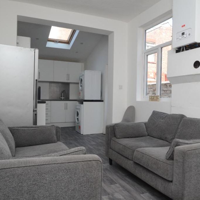 4 bedroom terraced house to rent - Photo 1