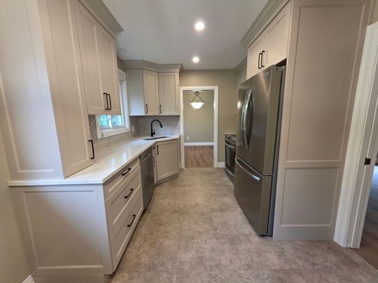 For Lease - 4 Mississauga Road, St. Catharines, Ontario - Photo 1