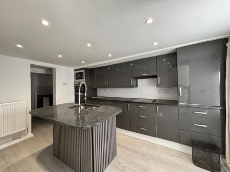 3 bedroom terraced house to rent - Photo 3