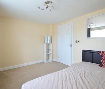 5 bedroom end of terrace house to rent - Photo 2