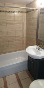 4 1/2 TOUT RÉNOVÉ, CHAUFFAGE ET EAU CHAUDE INCLUS, DISPONIBLE MAINTENANT - Photo 4