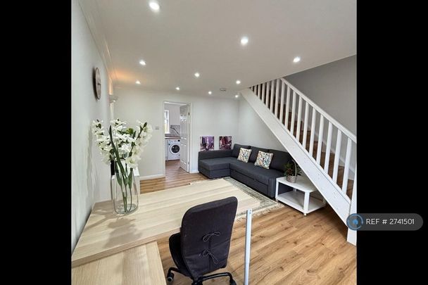 2 bedroom terraced house to rent - Photo 1