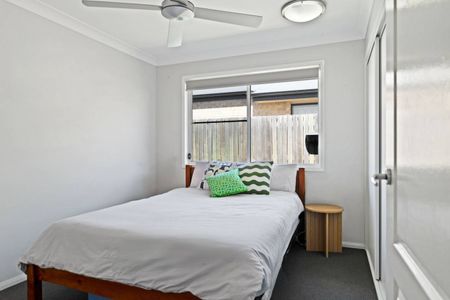 Modern 3-Bedroom, 2-Bath Home with Open-Plan Living & Private Courtyard in Glenvale - Photo 4