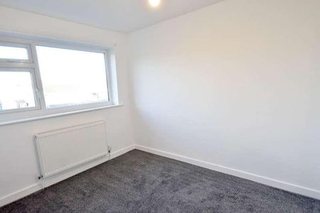 Heswall Drive, Walshaw, BL8 - Photo 5