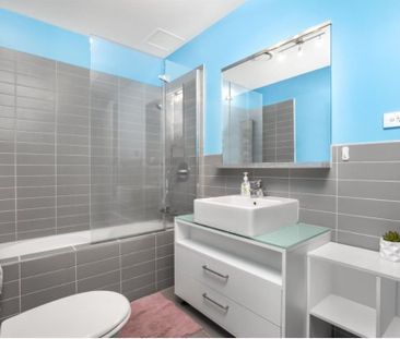 Beach Road Stunner! - Photo 6