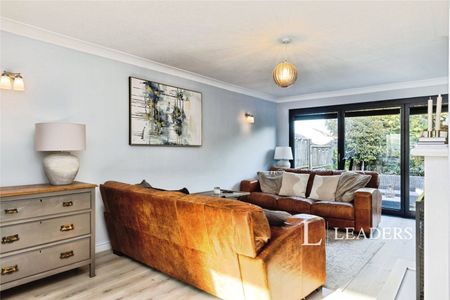 4 bedroom house to rent Cherry Avenue, Charlton Kings, Cheltenham, GL53 - Photo 2