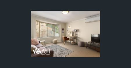 Partly Furnished Villa, Great Location - Photo 2