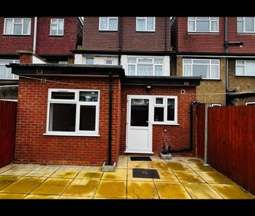 2 Bed Flat, Court Way, W3 - Photo 5