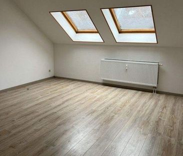 Himmlisch Wohnen unterm Dach mit großer Küche und Tageslichtbad! - Photo 6