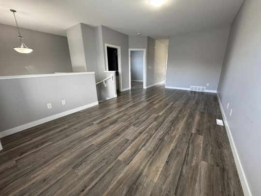 DOG FRIENDLY 4 Bed, 3 Bath Duplex in Sylvan Lake - Photo 1