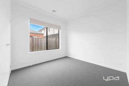 Brand New 4-Bedroom Family Home – Walk to Rockbank Station - Photo 5