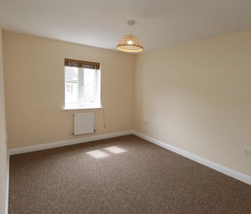 4 bedroom semi-detached house to rent - Photo 6