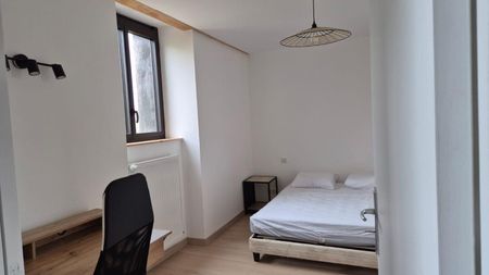 Location / Duplex - Photo 4