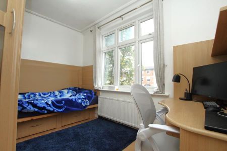 3 bedroom apartment to rent - Photo 3