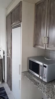 Modern and bright 2.5-room apartment fully furnished, prime location in Adliswil - Photo 3