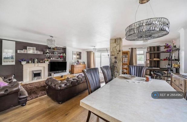 4 bedroom detached house to rent - Photo 1